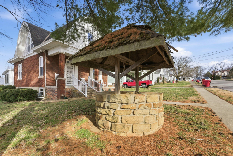 Listing Image 4