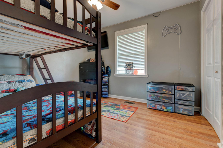 Listing Image 10