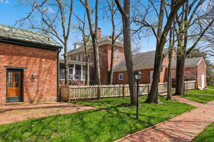 Listing Image 83