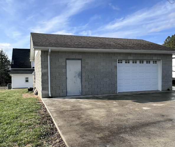 Listing Image 4
