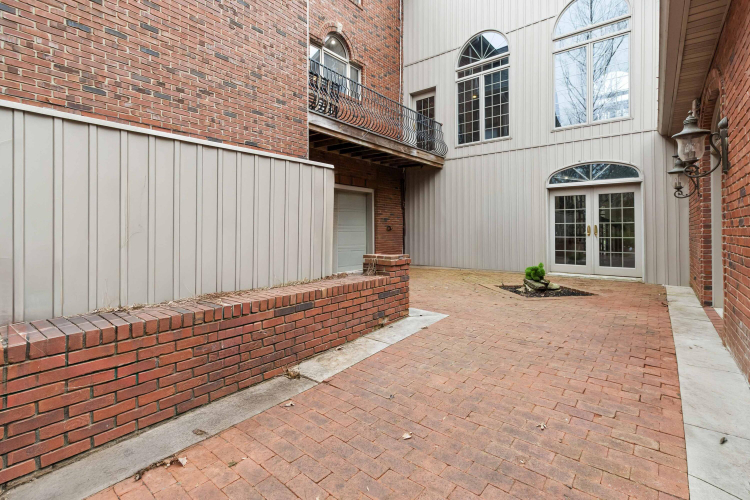 Listing Image 90