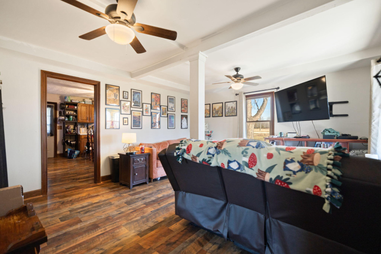 Listing Image 8