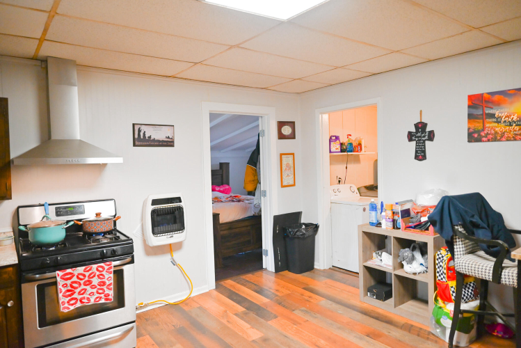 Listing Image 10