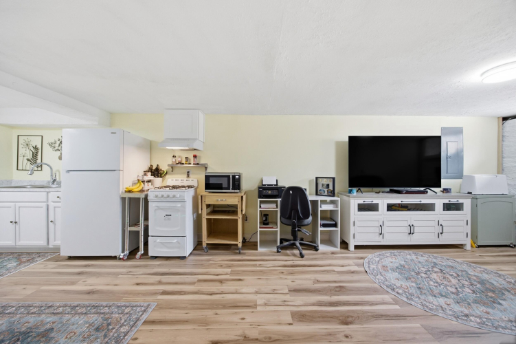 Listing Image 22