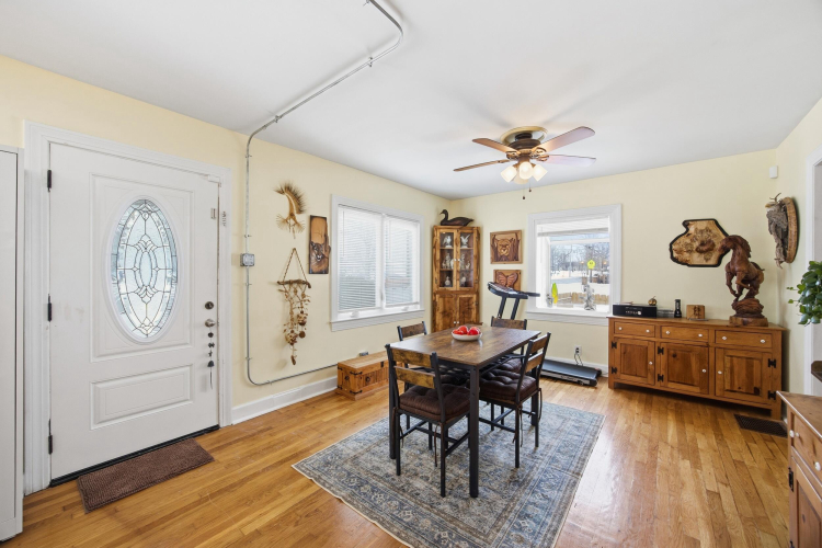 Listing Image 5