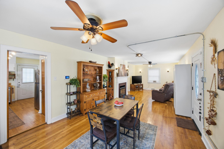 Listing Image 9