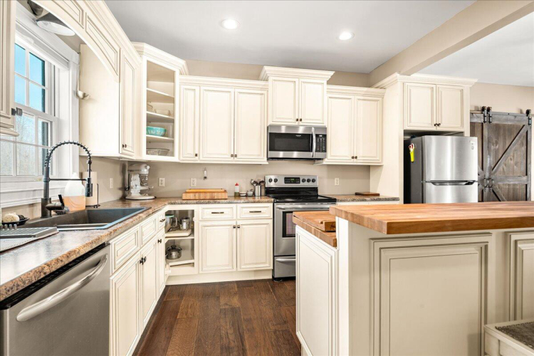 Listing Image 5