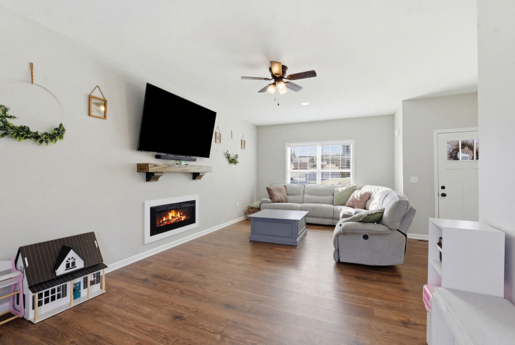 Listing Image 8