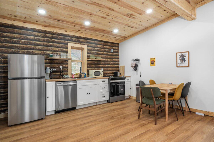 Listing Image 8