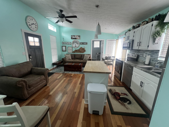 Listing Image 9