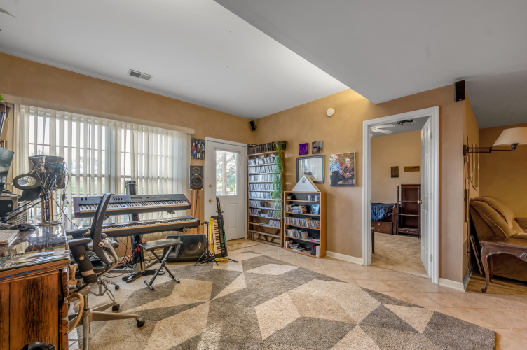 Listing Image 83