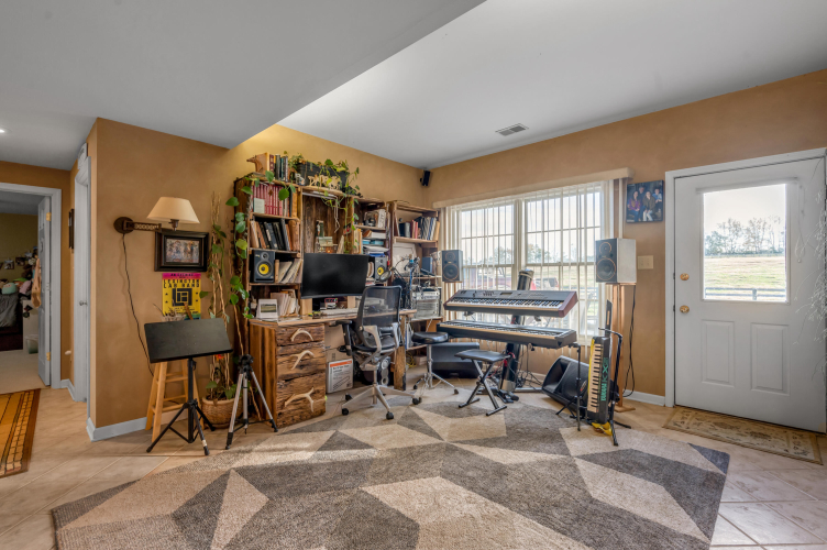 Listing Image 84