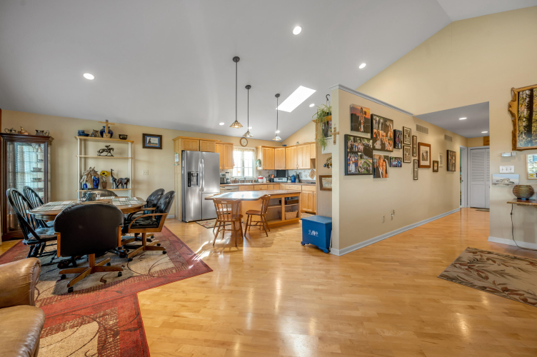 Listing Image 17