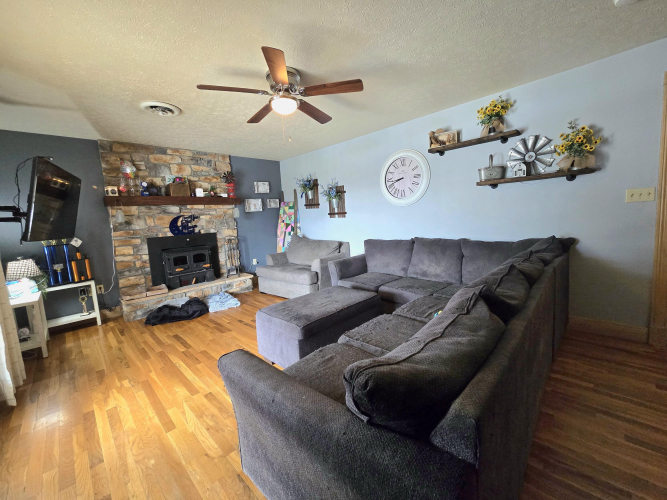 Listing Image 17
