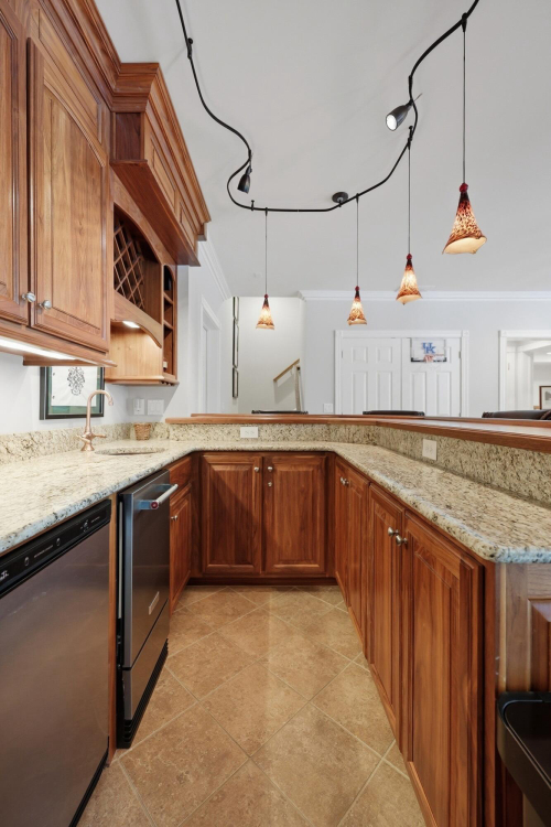 Listing Image 101
