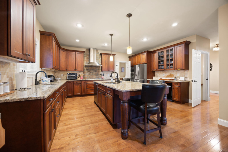 Listing Image 19