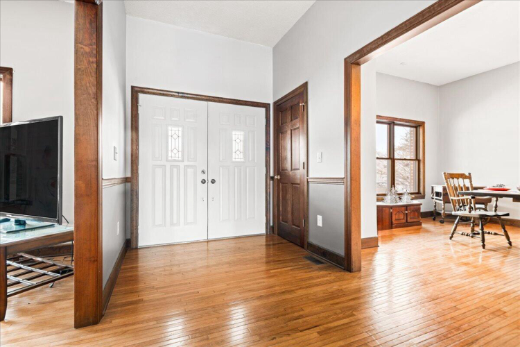 Listing Image 16