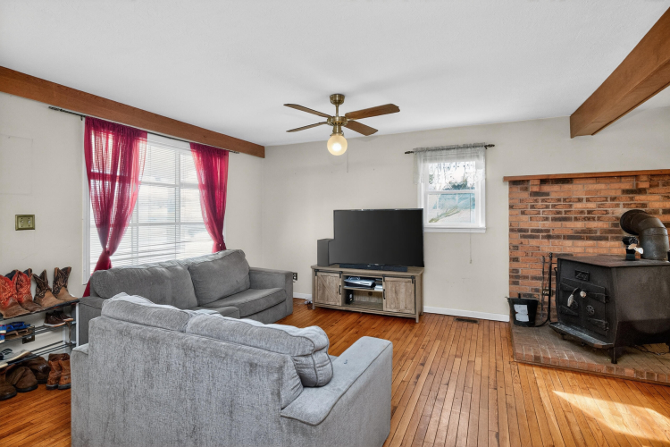 Listing Image 10
