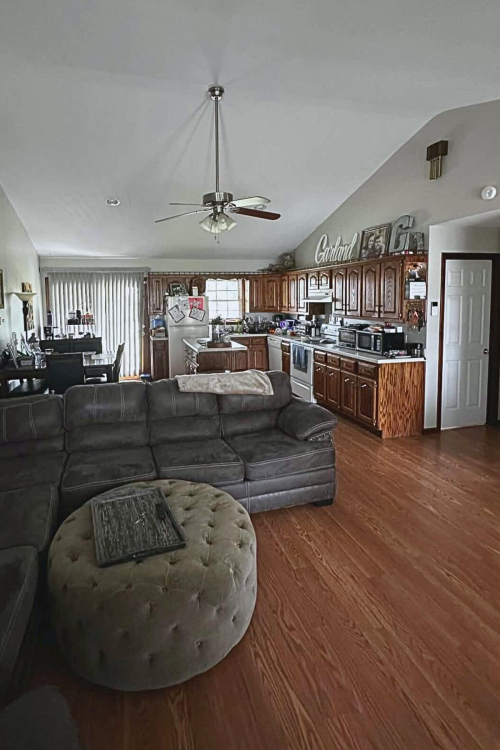 Listing Image 11