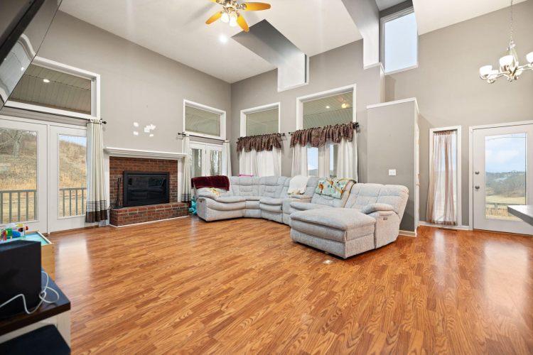 Listing Image 19