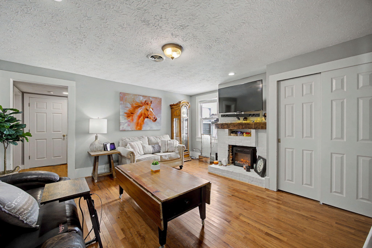 Listing Image 23