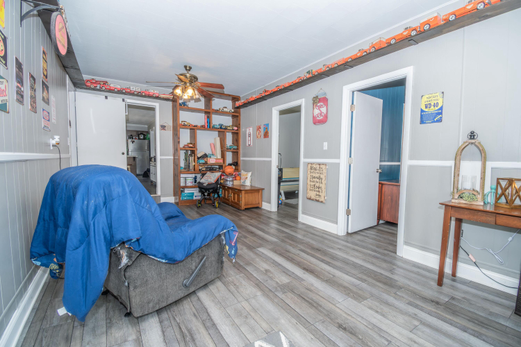Listing Image 6