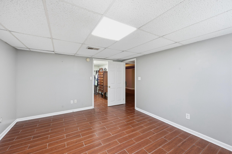 Listing Image 33