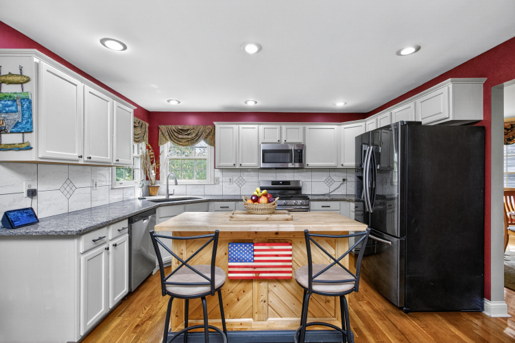 Listing Image 12