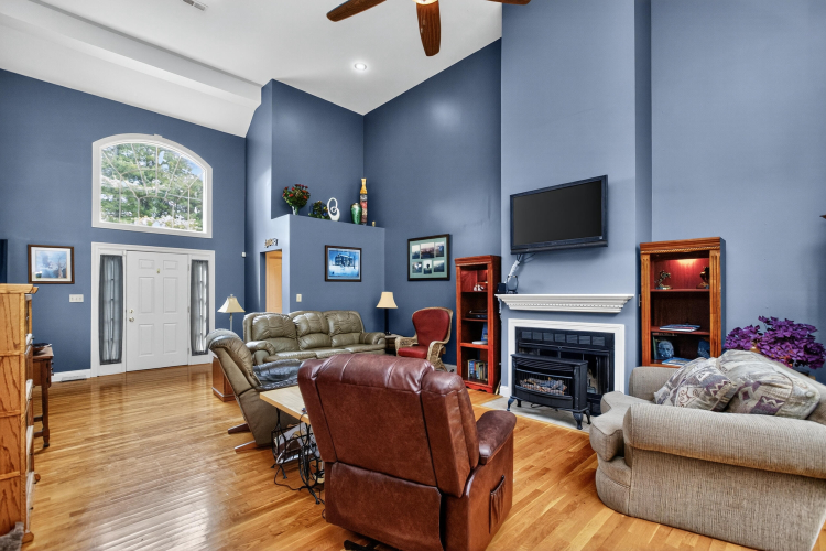 Listing Image 8