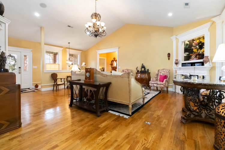 Listing Image 7
