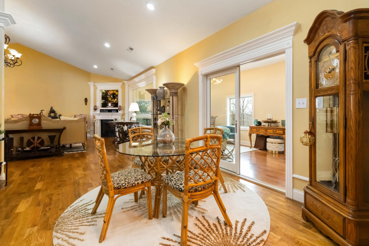 Listing Image 10