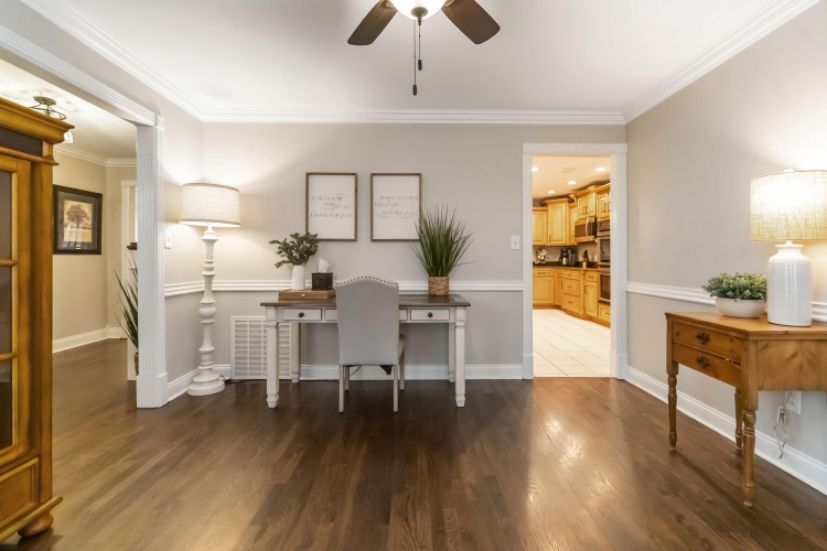 Listing Image 11
