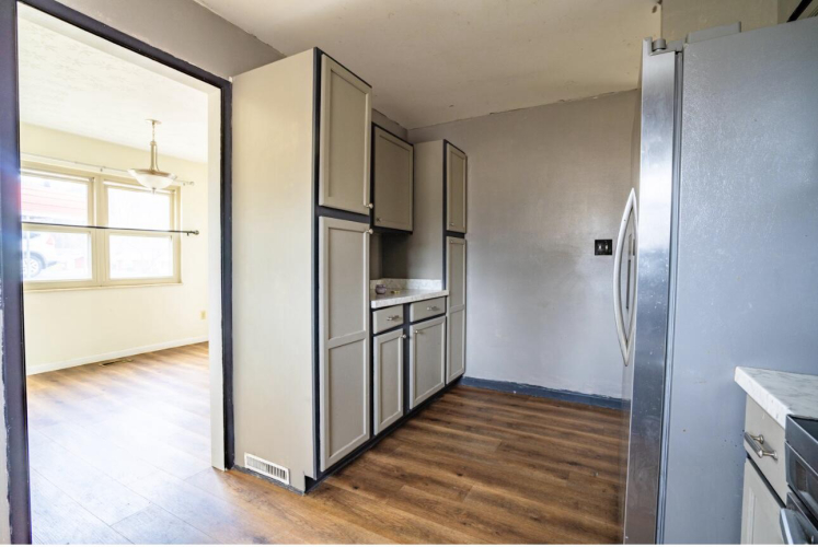 Listing Image 5