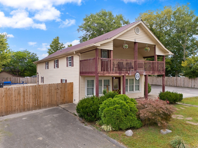 Listing Image 4