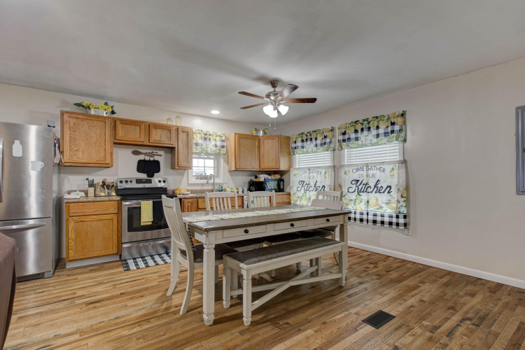 Listing Image 11