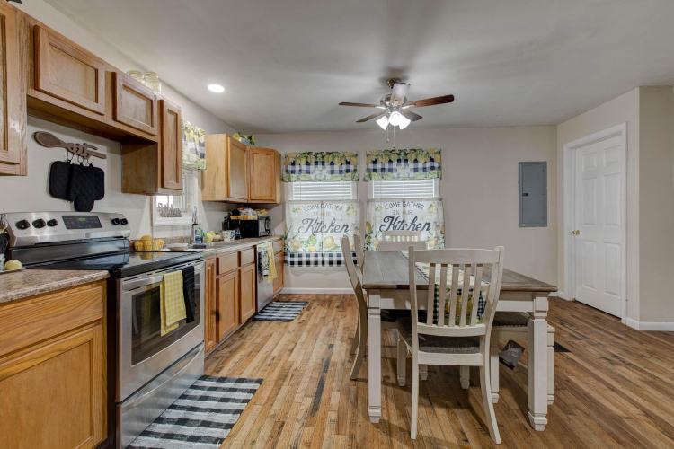 Listing Image 12