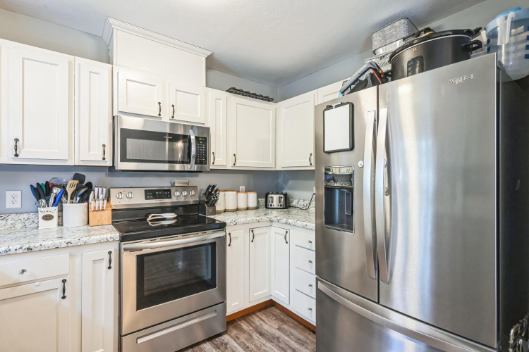 Listing Image 9