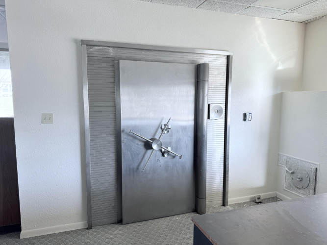 Listing Image 17