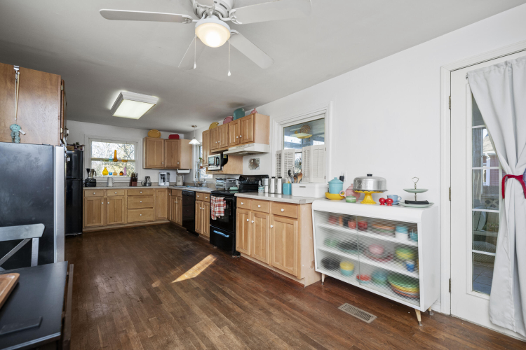 Listing Image 11