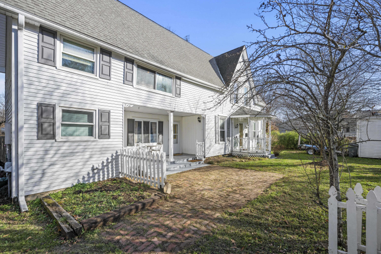 Listing Image 4