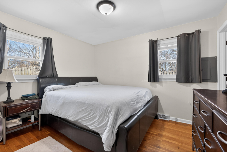 Listing Image 12
