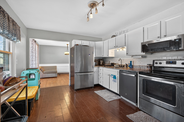 Listing Image 9