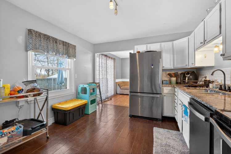 Listing Image 10