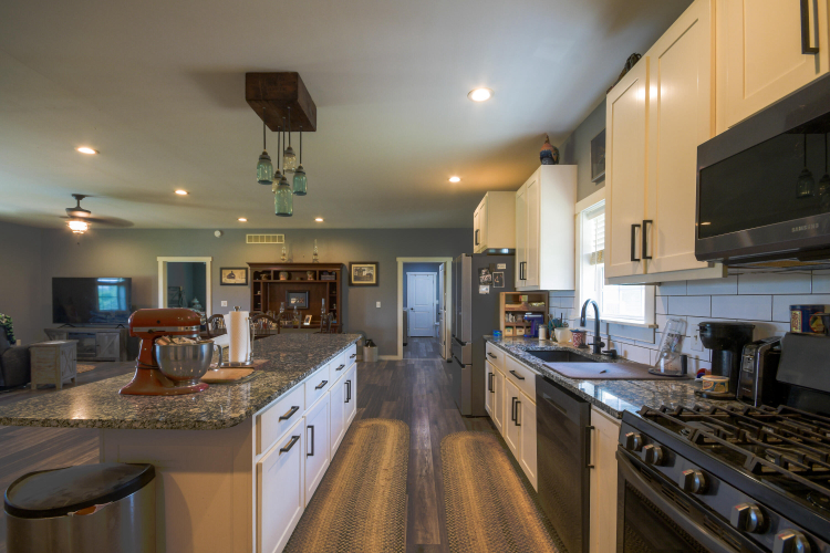 Listing Image 8
