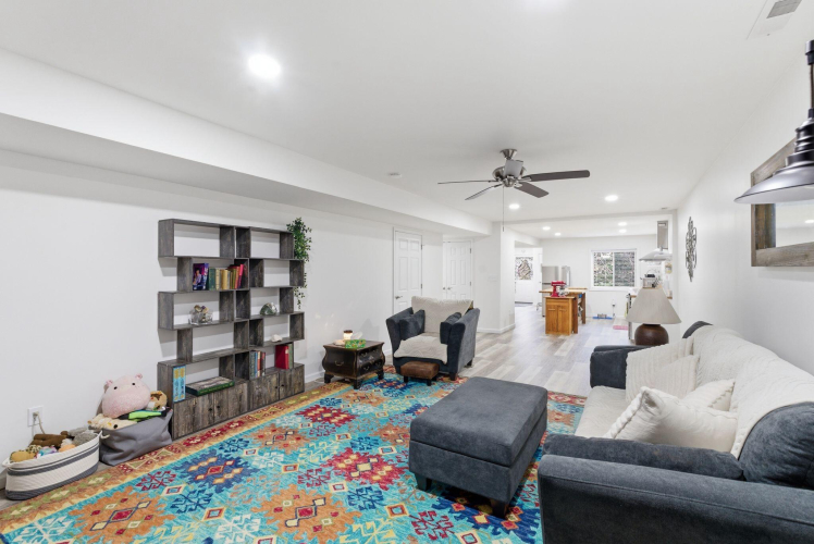 Listing Image 79