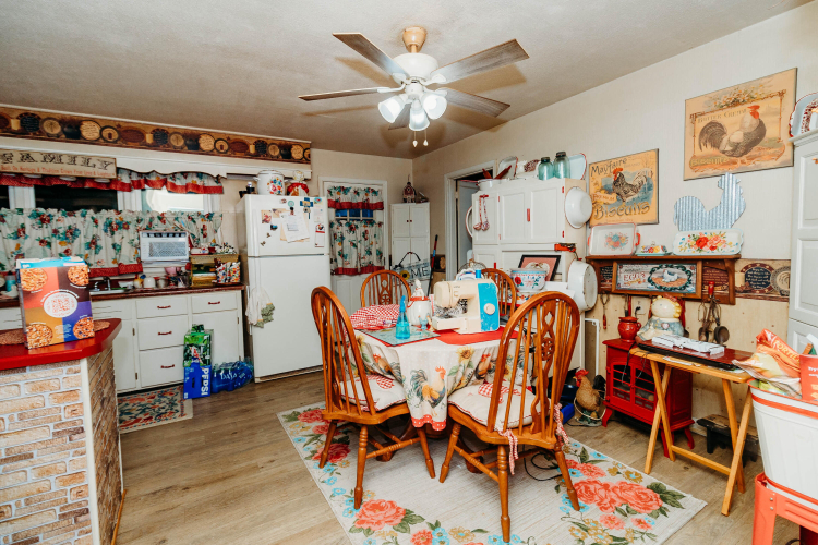 Listing Image 4