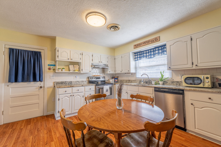 Listing Image 12