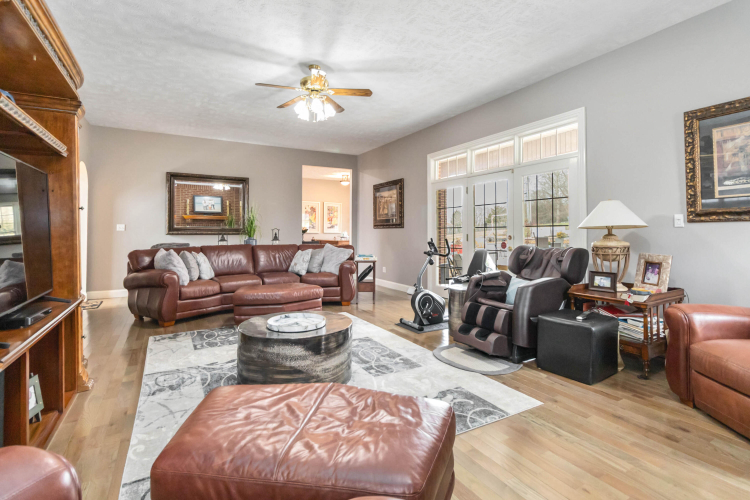 Listing Image 16