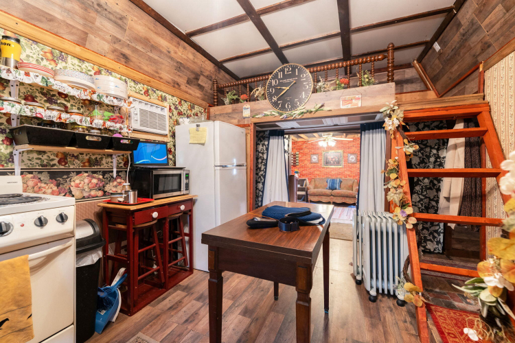 Listing Image 7