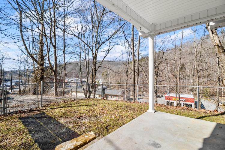 Listing Image 4